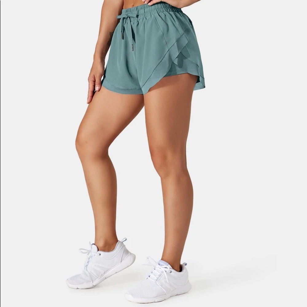 Athletic shorts with build in spandex